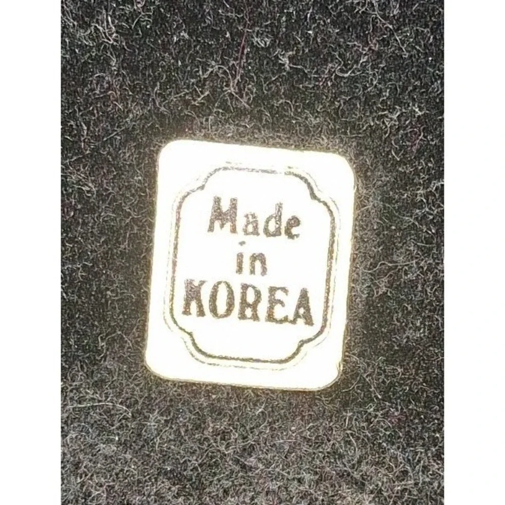 Vintage Oval Brass Tone 8x10 Picture Frame Made in Korea Tabletop Wall Frame